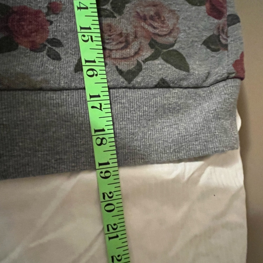 Torrid Grey & Floral Zip Front Cropped Hoodie, size 2X - Picture 9 of 9
